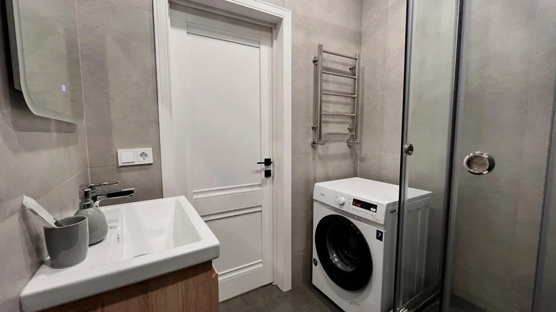 Elegant Raimbek Residence 1- 43, 1Br & Drinking Water As A Gift 알마티