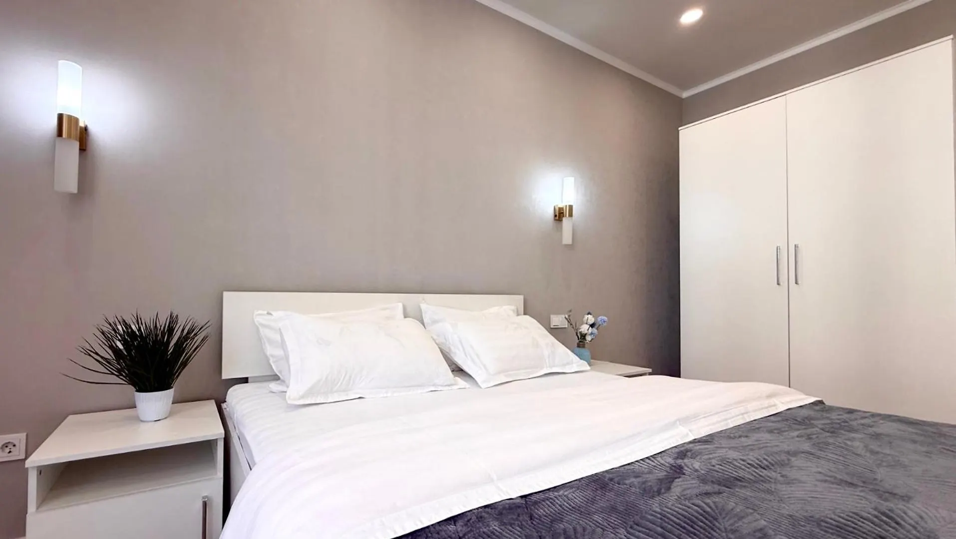 아파트 Elegant Raimbek Residence 1- 43, 1Br & Drinking Water As A Gift 알마티 카자흐스탄